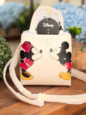 NWT Disney X New York Kate Spade Minnie Mickey Kissing mini tote crossbody bag